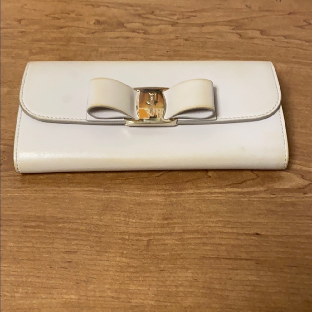 Salvatore Ferragamo long bow wallet in blush